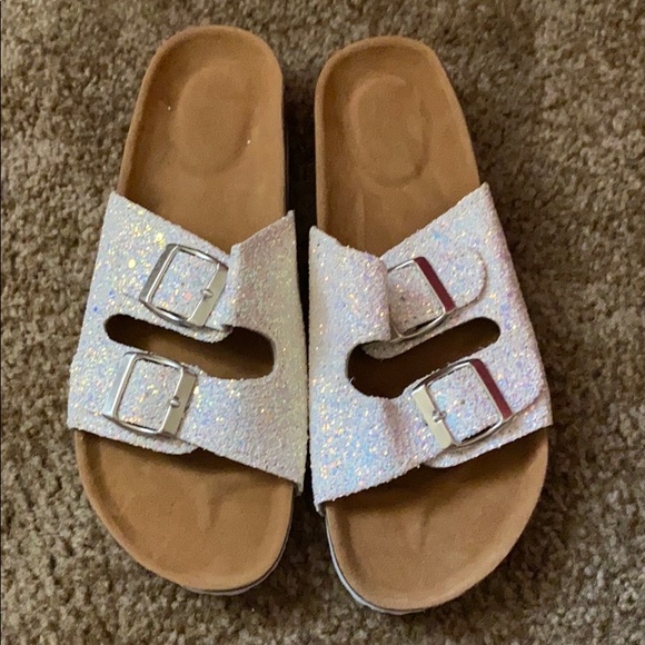 Sandals - Picture 2 of 3